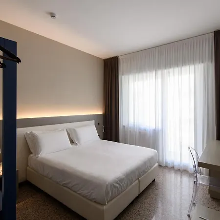 Hotiday 3* 迪亚诺马里纳