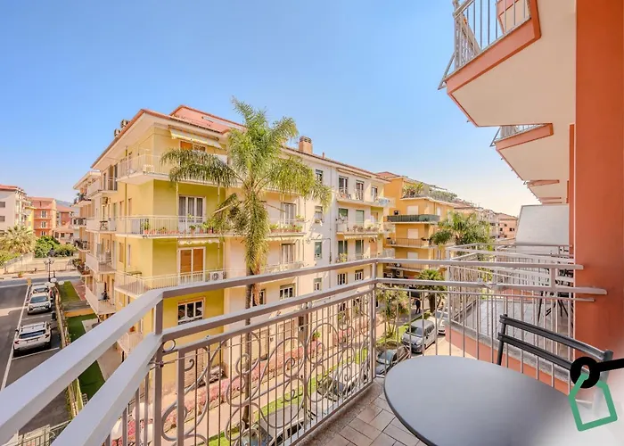 Hotiday 迪亚诺马里纳