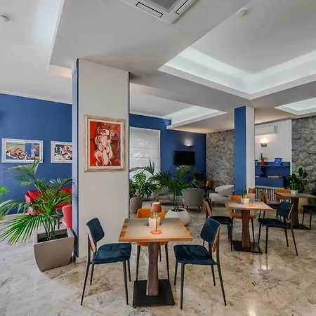 Hotiday Hotel
